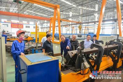 山东广源集团董事长管延松一行参观考察方圆集团装饰工程