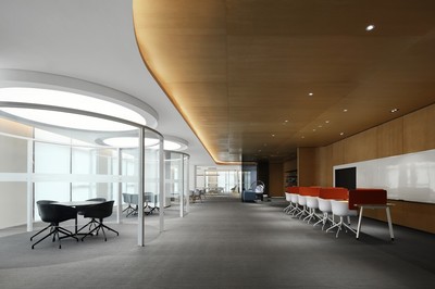 深圳启迪协信科技园办公楼装饰工程 于强室内设计师事务所的现代办公美学